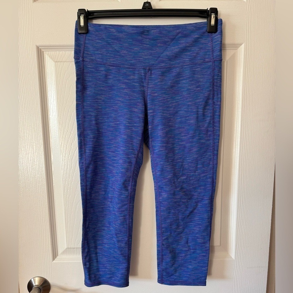 Athleta Blue Purple Space Dye Capri Leggings Mid Rise Yoga Pants Size Medium